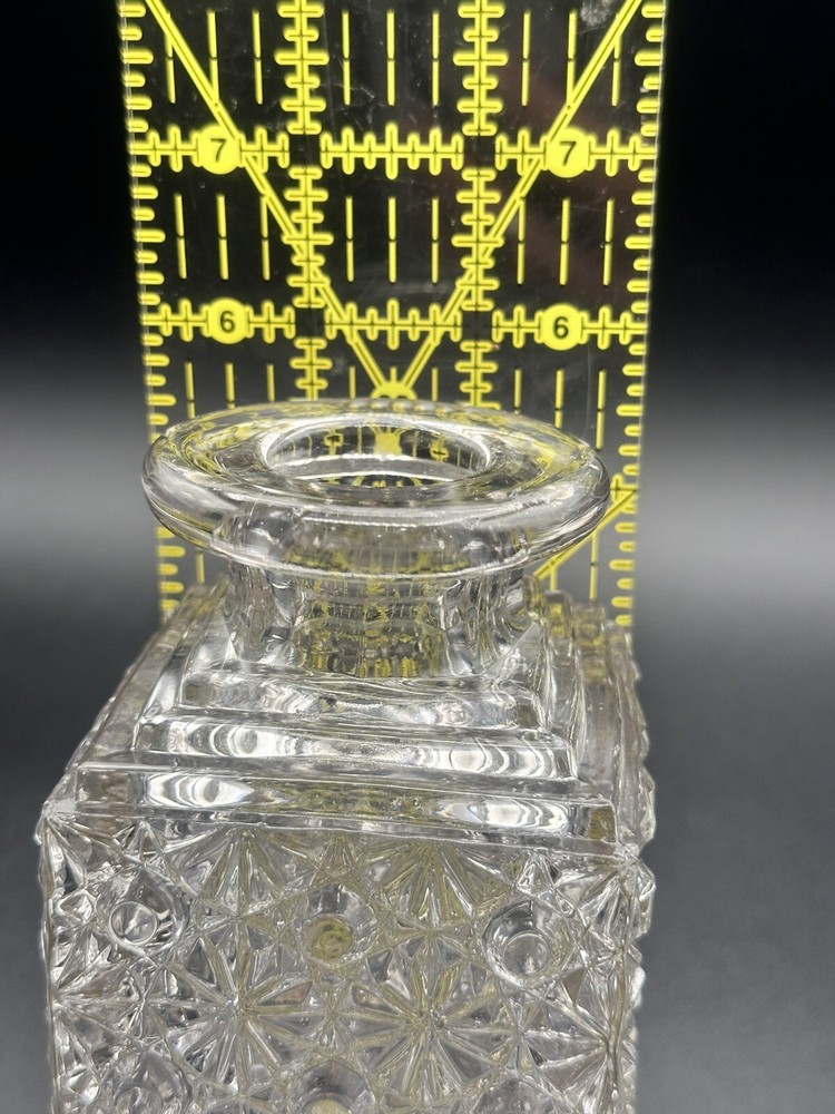 Daisy & Button Decanter Perfume EAPG 1880’s Slight Glow 10oz
