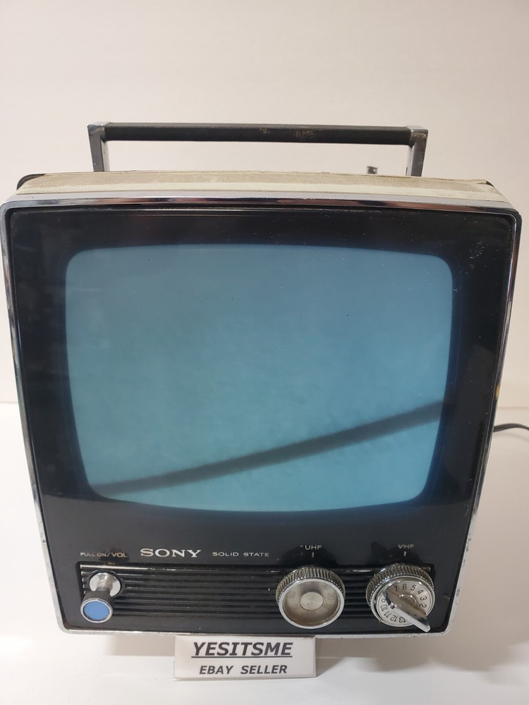 Vintage Sony Solid State Portable TV Model TV-950 (Powers On)