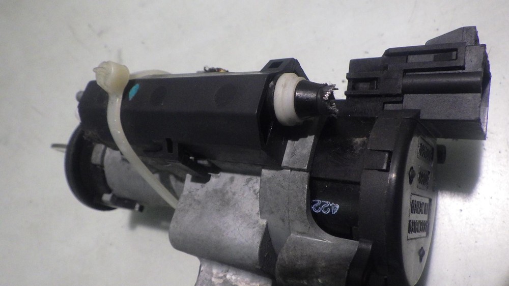 05 SATURN VUE Ignition W/Key