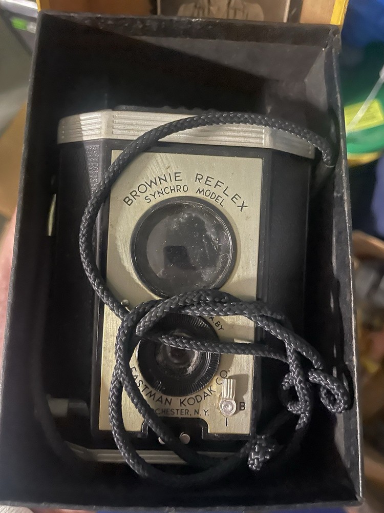 Vintage Brownie Reflex Camera Synchro Model With Original Box And Strap Untested