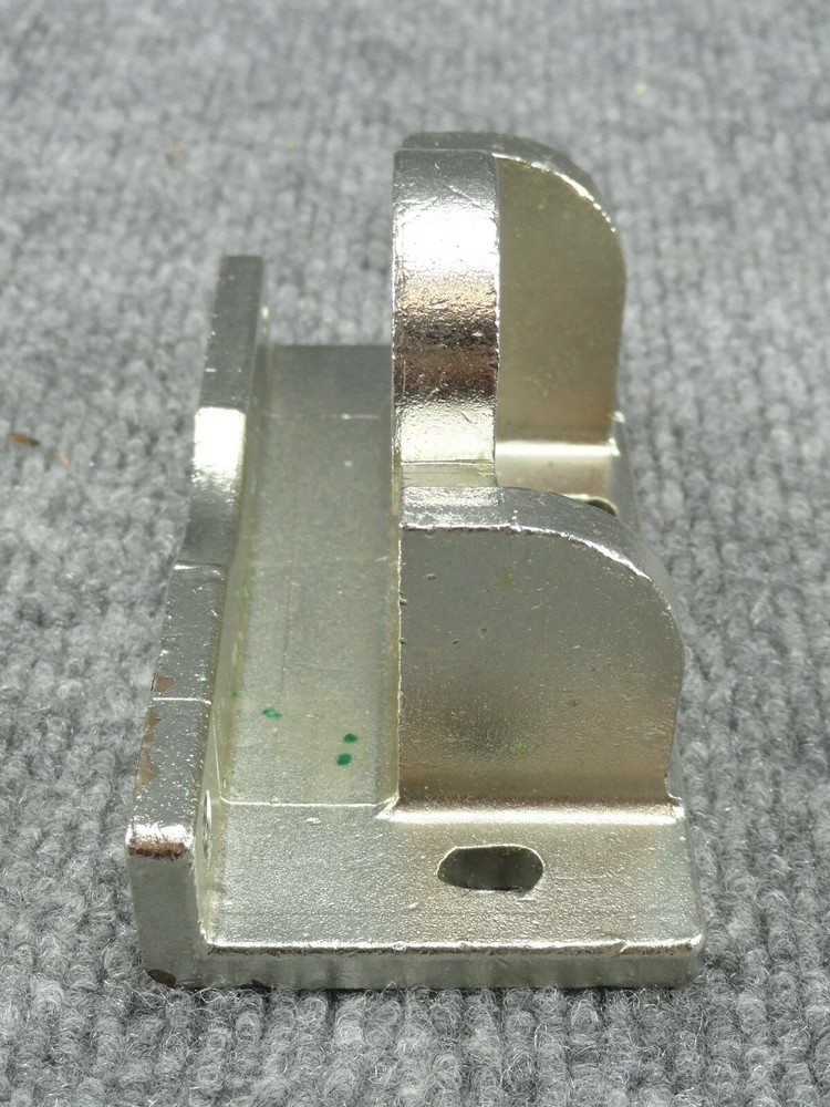 Unused Blodgett R6899 Catch Latch Mount