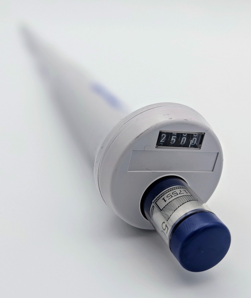 Eppendorf Reference 4900 Adjustable Pipette 50-250uL | Cleaned + Calibrated