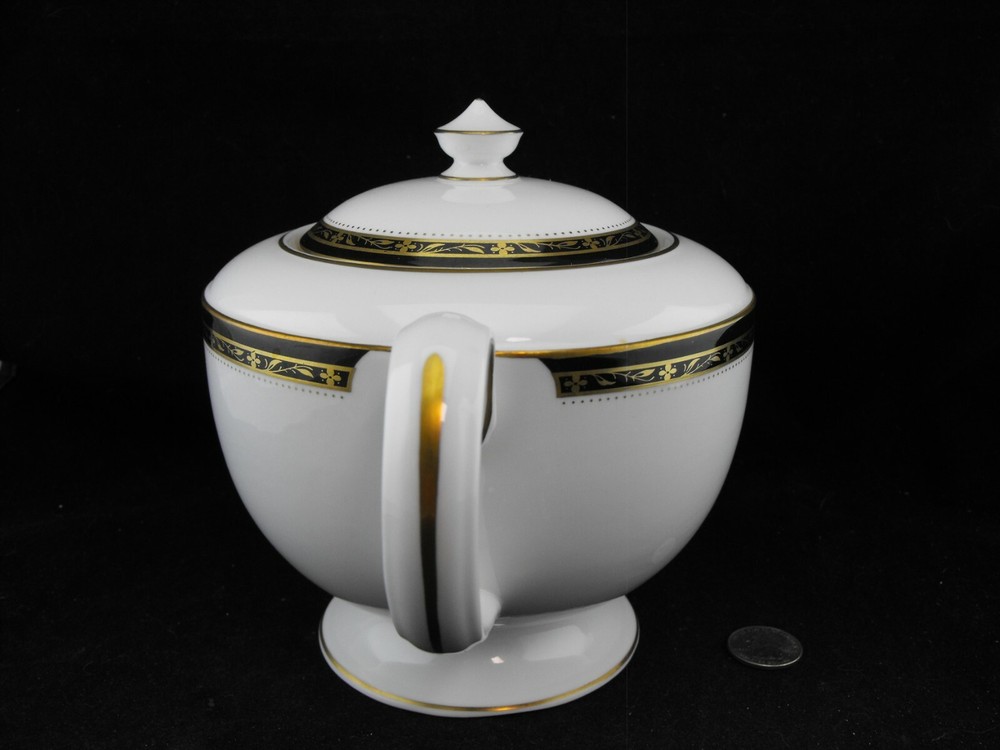 ROYAL WORCESTER ODETTE TEA POT WITH LID