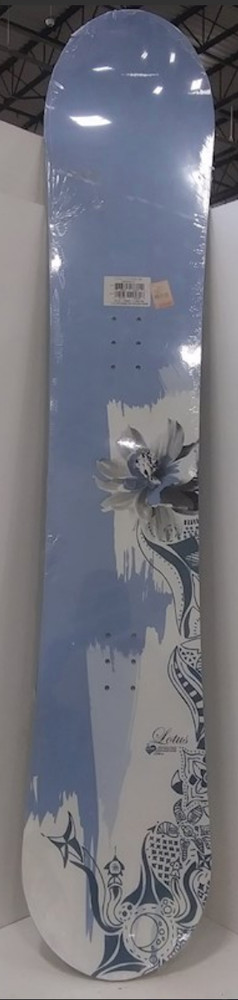 MORROW LOTUS SNOWBOARD SIZE 154 CM ~ NEW
