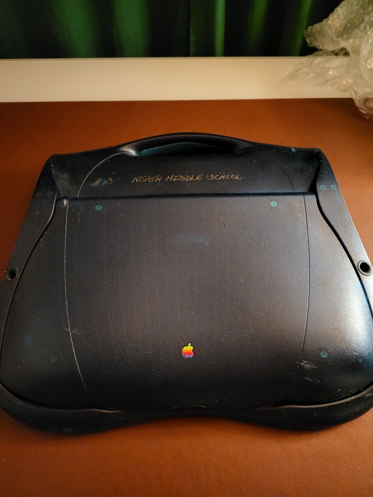 Apple Newton eMate 300 with AC adapter - Working!