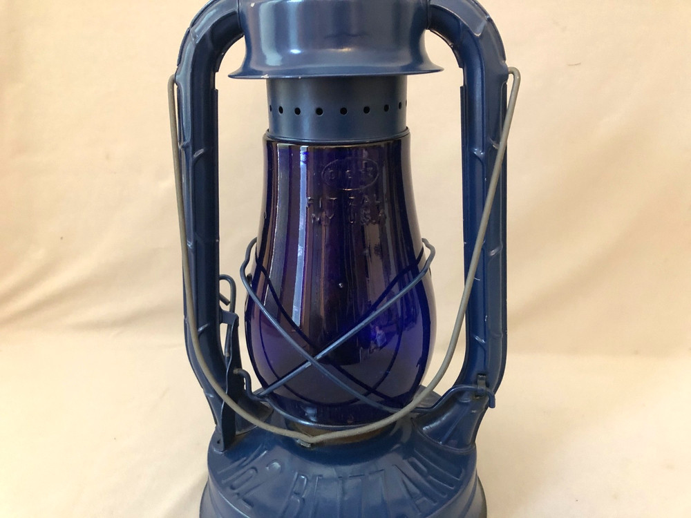 DIETZ NO 2 BLIZZARD LANTERN COBALT GLOBE CRACKED