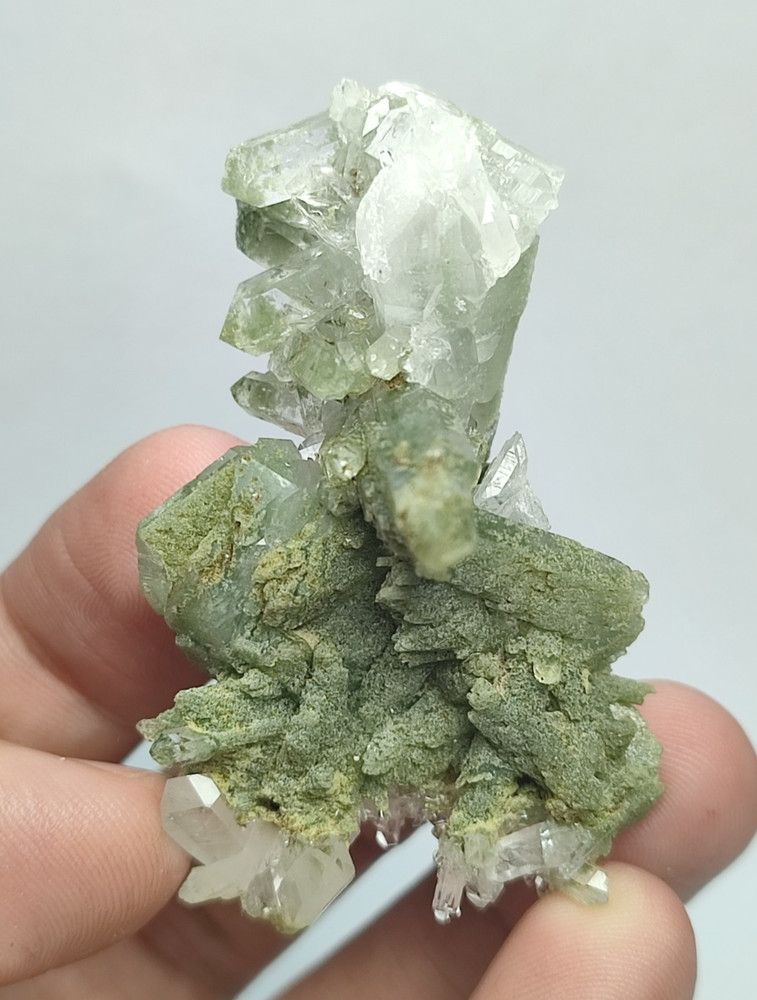 Chlorite   Quartz Crystal With Beautiful Luster & Unique Growth-Pk