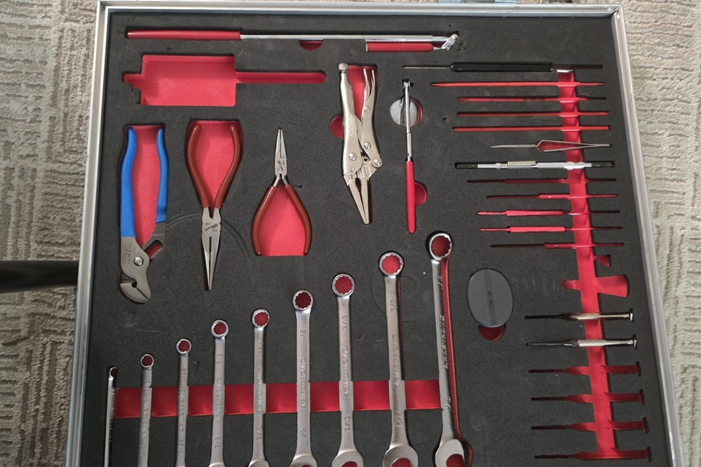 TK-105 A/G Kippertool Military Electronic System Tool Kit in Wilson case