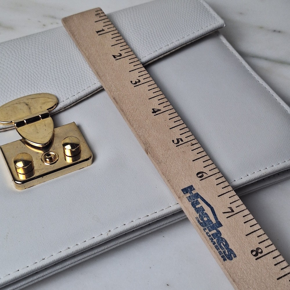 Vintage White Front Clasp Leather Clutch/Crossbody Without Strap