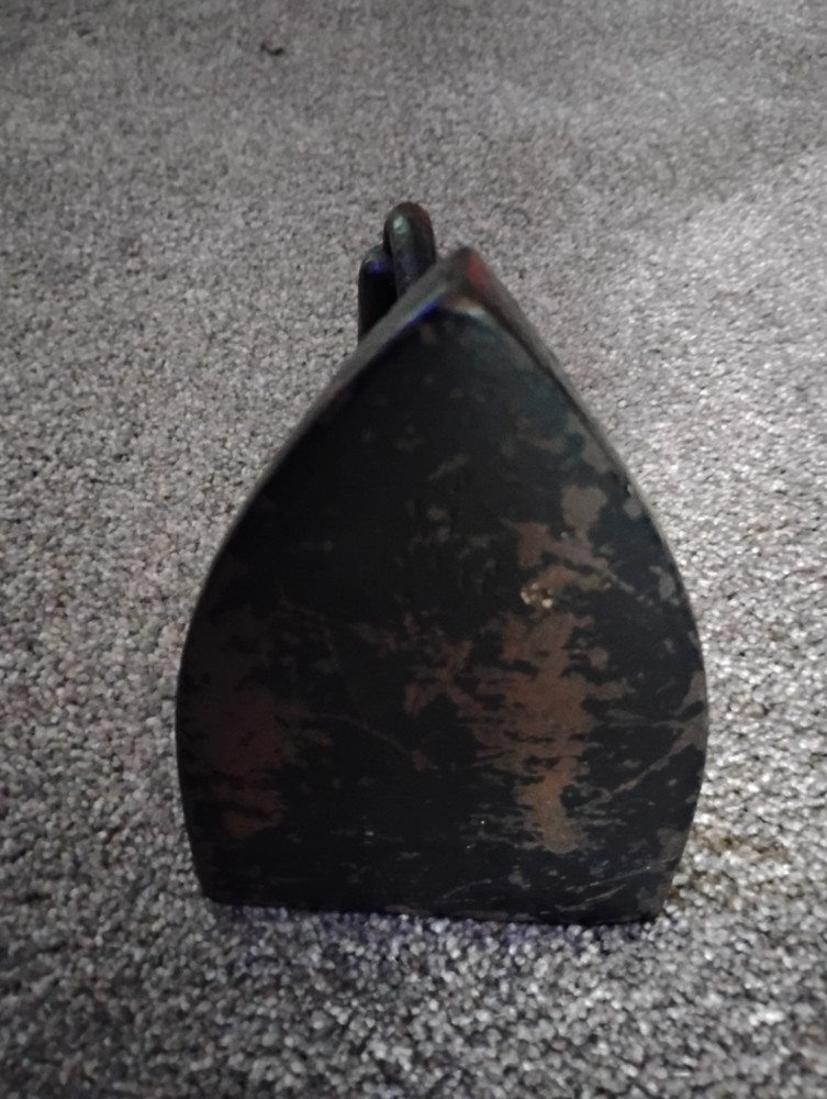 Antique Cast Iron Sad Iron No7