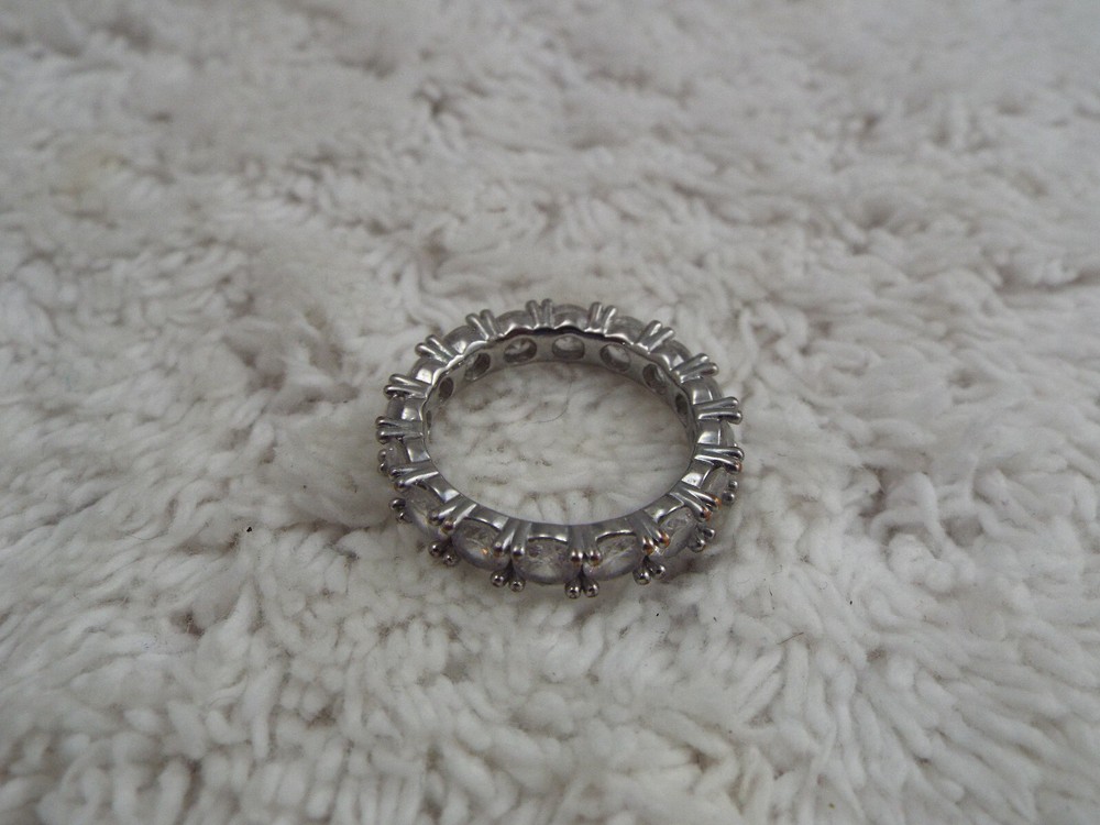 Silvertone Rhinestone Band Ring ~ Size 6 (J21)