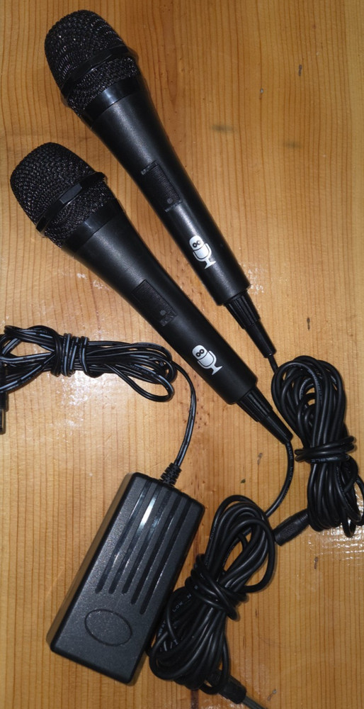 KARAOKI Singing Machine 7" Touchscreen Display USB + HDMI + 2 Mic's Excellent!