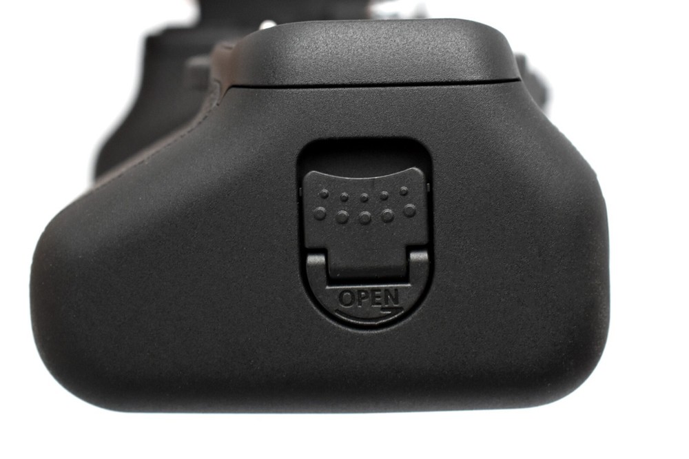 Canon BG-E21 Battery Grip - MINT