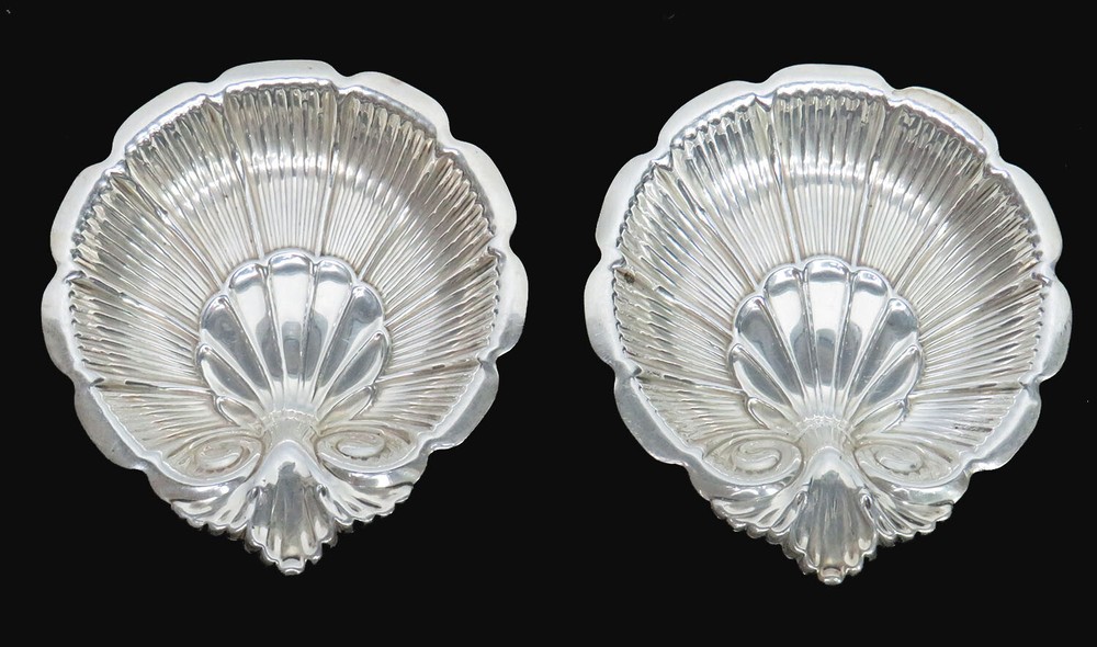 PAIR LUNT STERLING SILVER 2 5/8" SHELL NUT DISHES