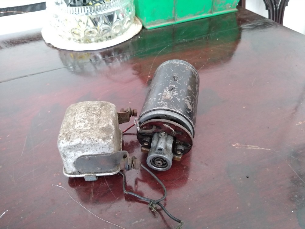 BSA A7 A10  LUCAS DYNAMO - (needs screws and brushes)