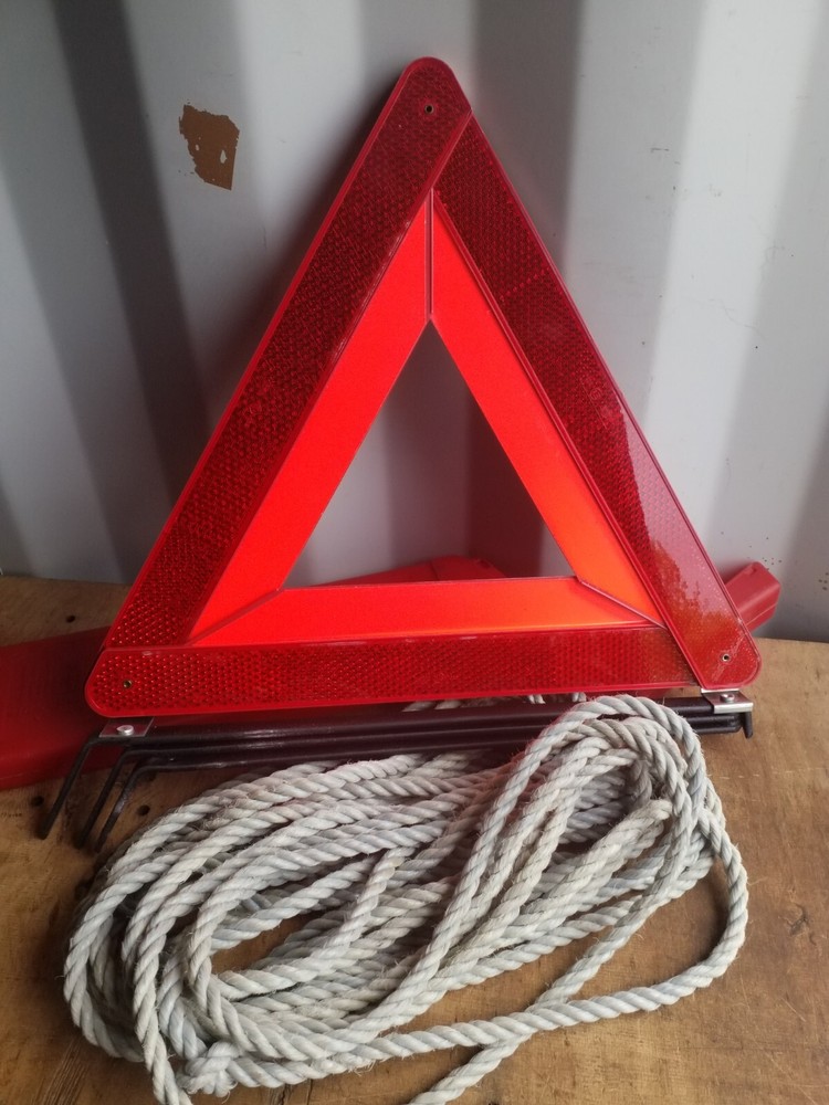 Car Warning Triangle Emergency Breakdown Reflective Foldable Sign Tow Rope