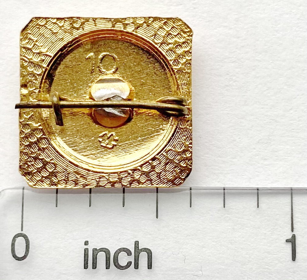 USSR SOVIET PIN BADGE. LENIN