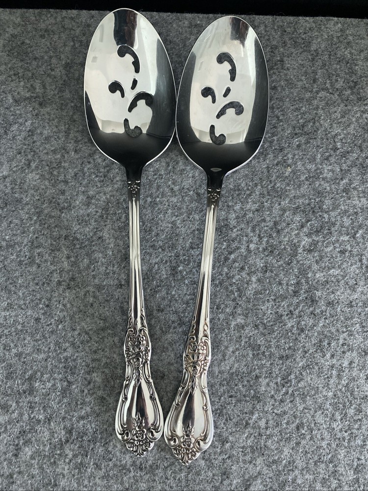 2 Oneida Distinction KENNETT SQUARE Stainless HH Pierced Serving Spoons Flatware