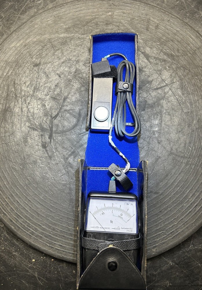 Vintage “Analog” Gossen Panlux Electronic 2 Light Meter W/Case.