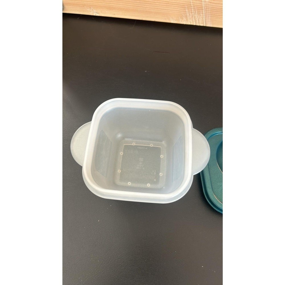 Tupperware Crystal Wave 1.25 Cup Square Lunch Container Microwave Hunter Green