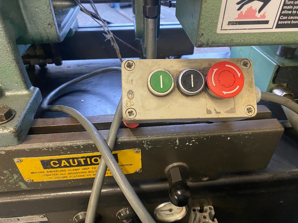 Arburg 28 ton plastic injection machine