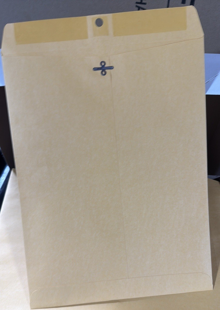 UNIVERSAL Kraft Clasp Envelope 10 x 13 Brown 100/Box