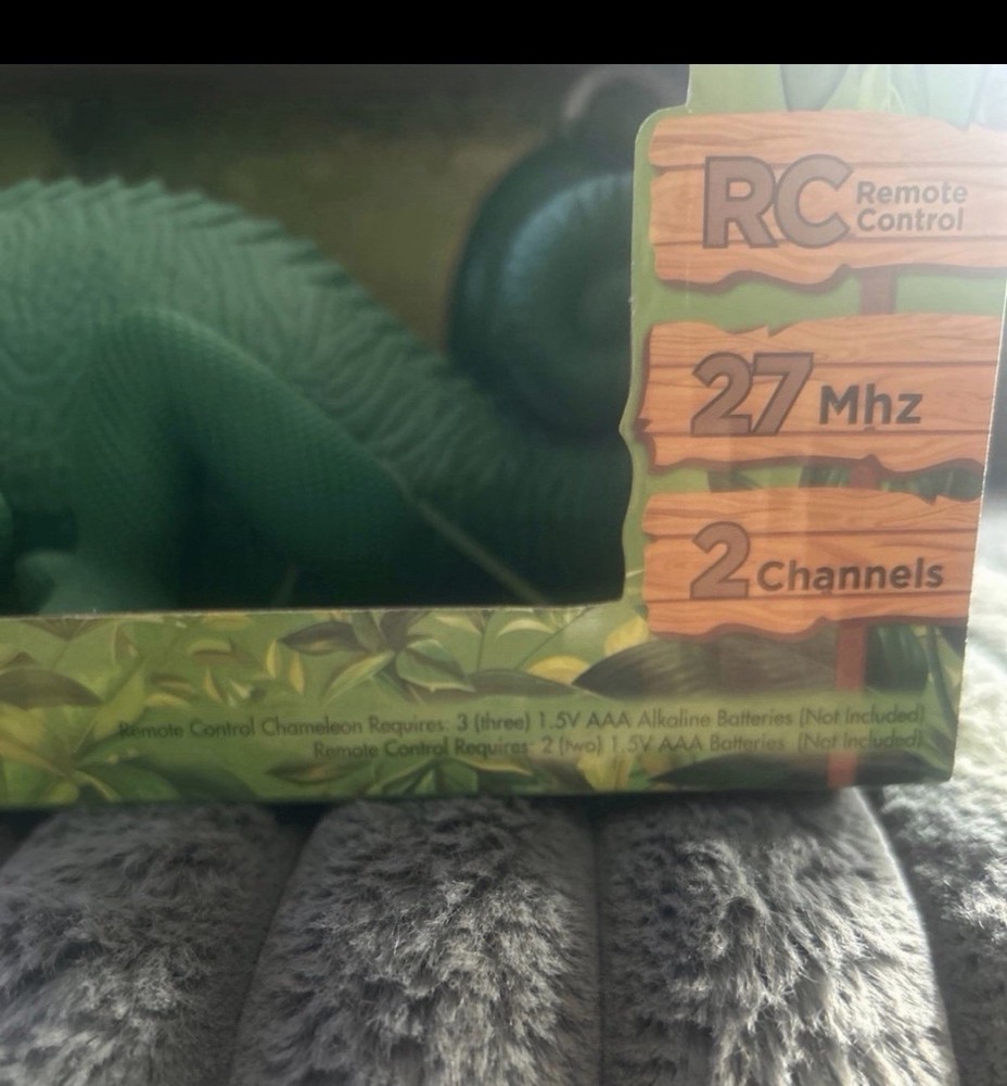 BNIB Remote Controlled Chameleon Toy Lizard
