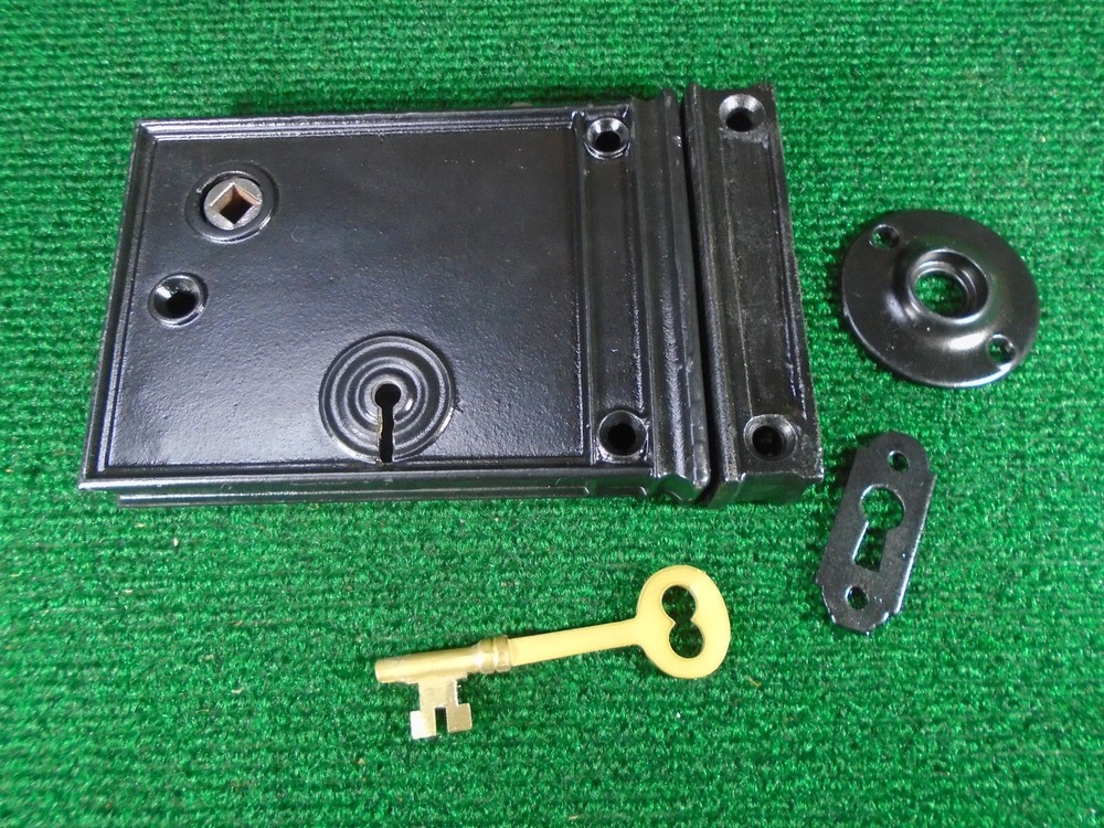 5" VERTICAL RHC RIM LOCK COMPLETE w/ KEY, KEEPER, & KNOBS, ESCUTCHEON (15456)