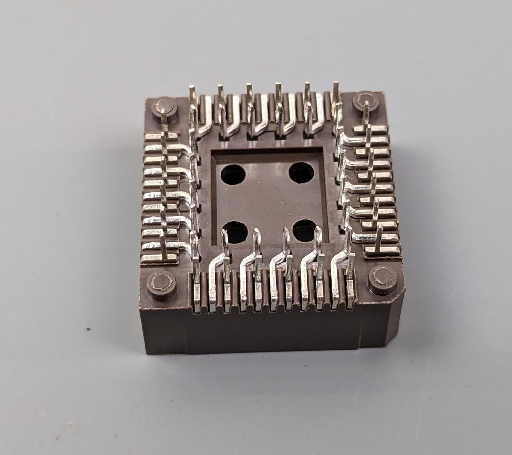 (10) Augat PCS-044A-1 44-Pin PLCC Socket