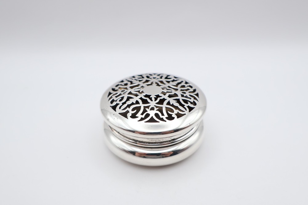 Lovely Antique Solid Silver Potpourri Box Hallmarked London 1908