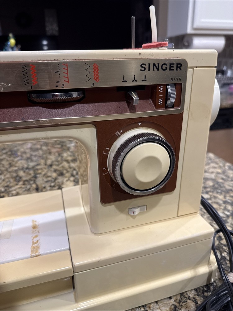 Singer Sewing Machine Model 6105 with Foot pedal 9 Pattern Zig Zag Tested Works