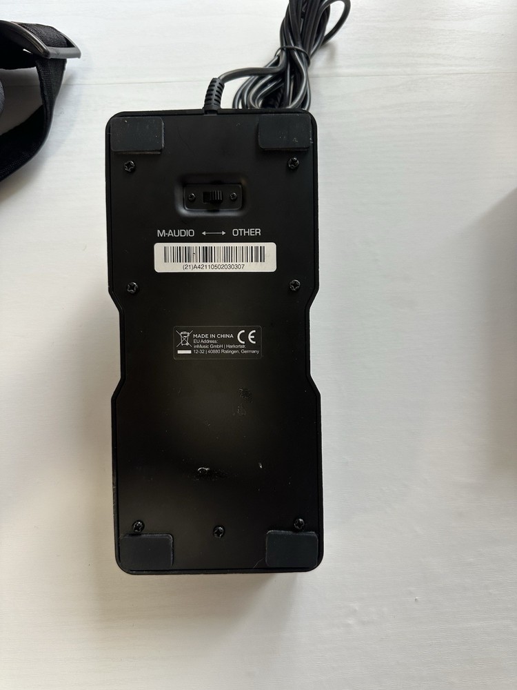 Expression Pedal for Keyboards, MIDI Controllers & Guitar Effects