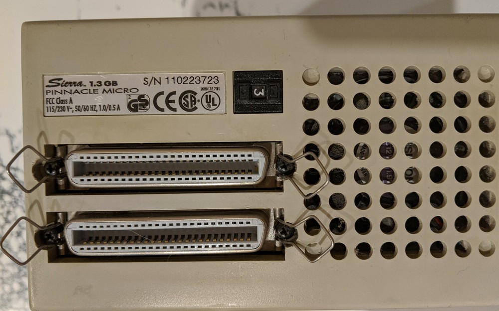 Pinnacle Micro Sierra 1.3GB External SCSI Optical Disk Drive