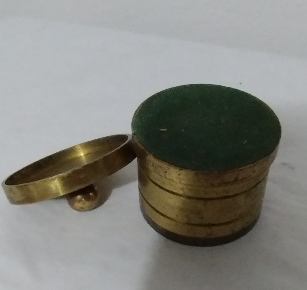 MC - VINTAGE BRASS DESKTOP STAMP ROLL DISPENSER OR TRINKER BOX 2.3"×2"
