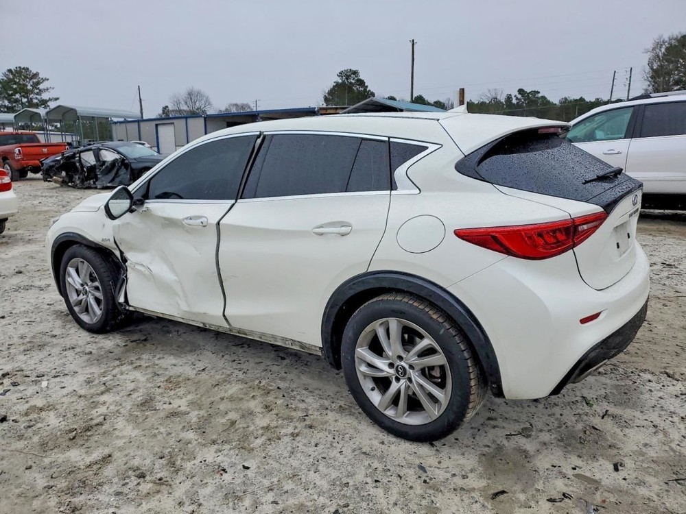 QX30 2017 Glove Box 4977390