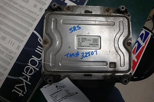 PETERBILT 579 A054G093 DPF Module