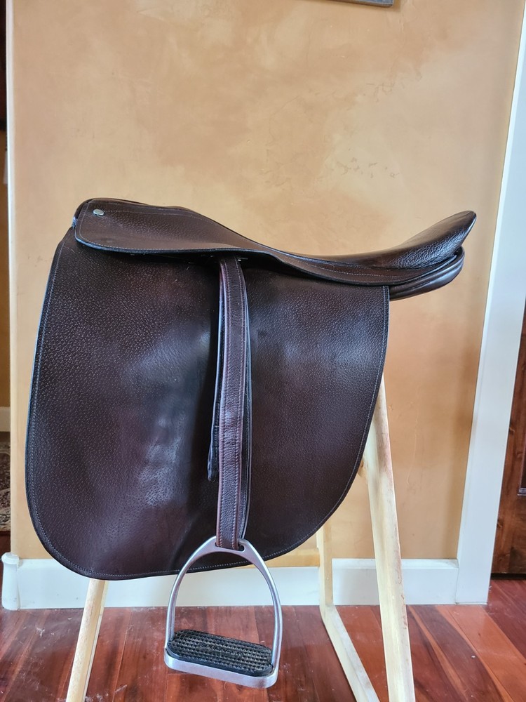 Shively MMX Cut-Back Show Saddle 22”
