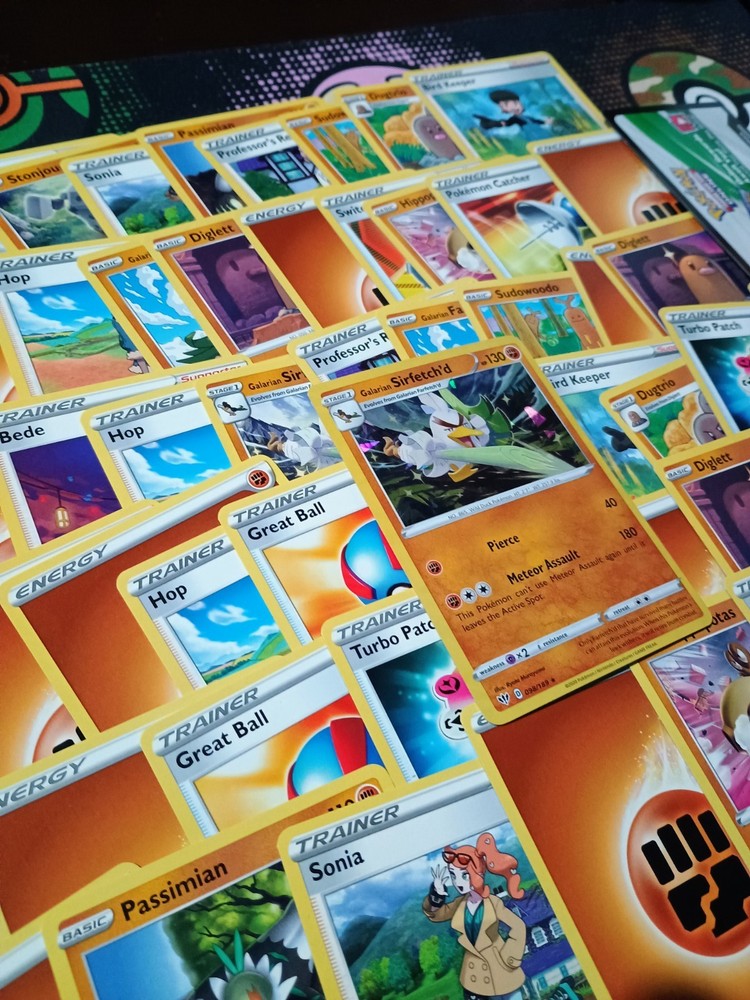 Sword & Shield Darkness Ablaze Galarian Sirfetch'd Theme Deck