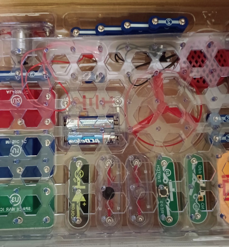 Snap Circuits Jr. 100-In-One Electronics Kit-SC-100