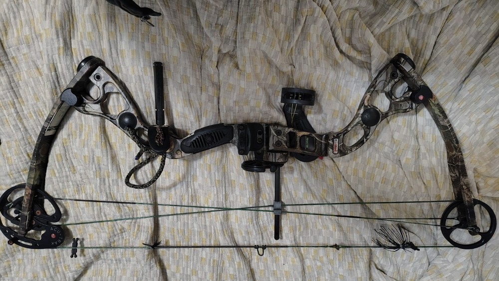 Martin cheetah LH camouflage compound bow whisker biscuit