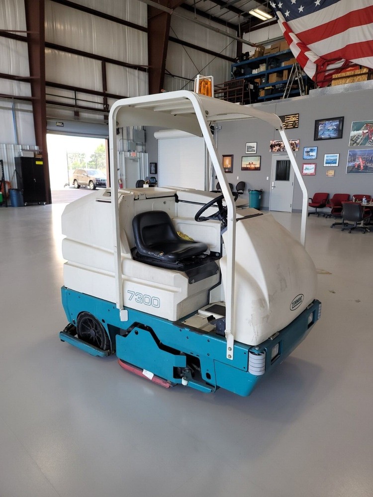 Tenant 7300 floor machine