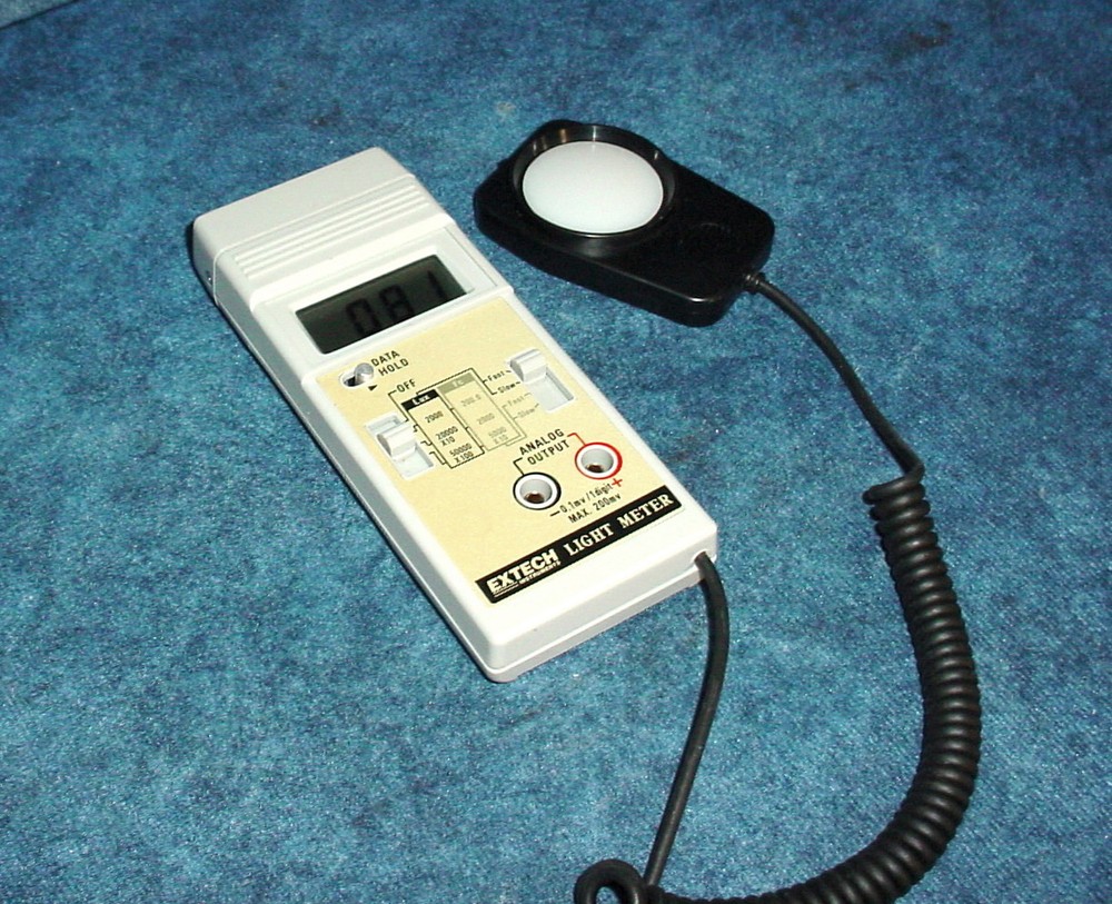 Extech Foot Candle/Lux Light Meter w/Analog Output&Fast/Slow Response Feature #2