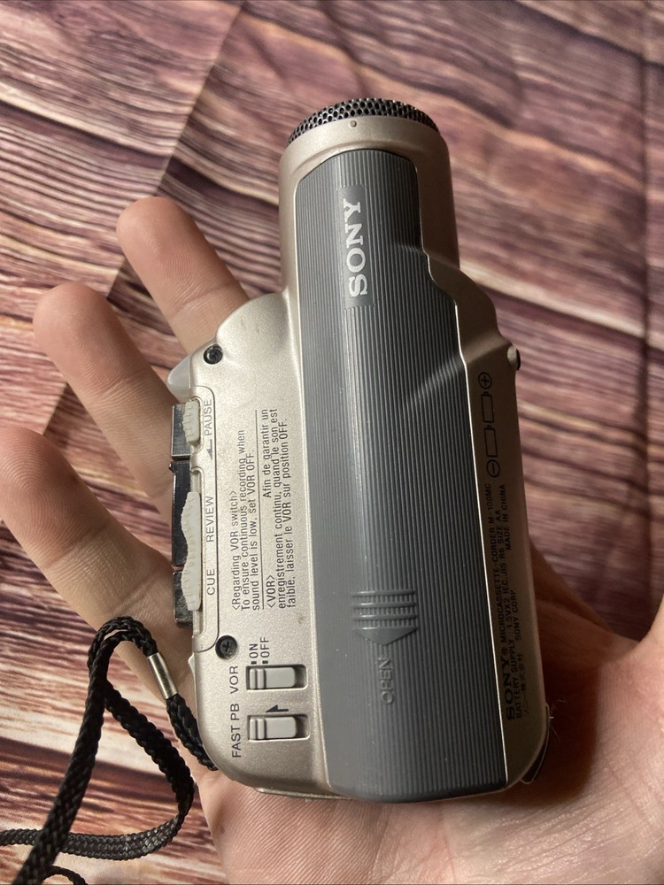Sony BM-500 Micro Cassette Recorder Dictaphone + M-100MC Untested