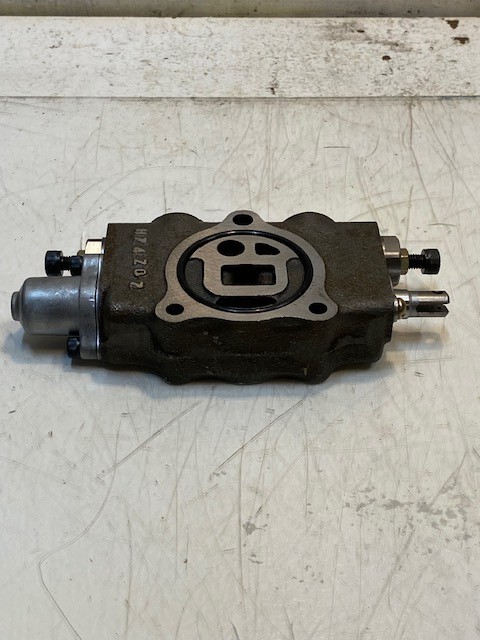 Hydraulic Control Valve Section 36403 | H74Z07