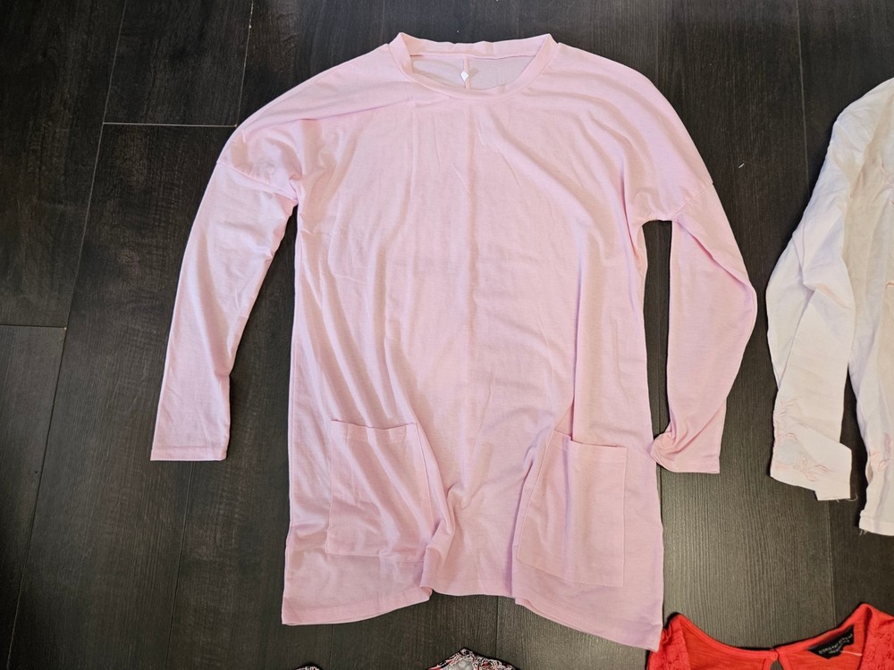 ⭐(no. 357) Ladies / Women Bundle Size 12 top bundle