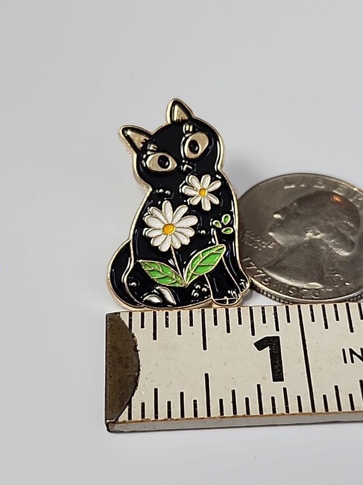Black Cat with Daisies Lapel Pin *