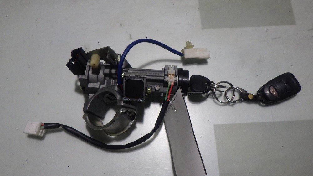 11 KIA SORENTO Ignition W/Key