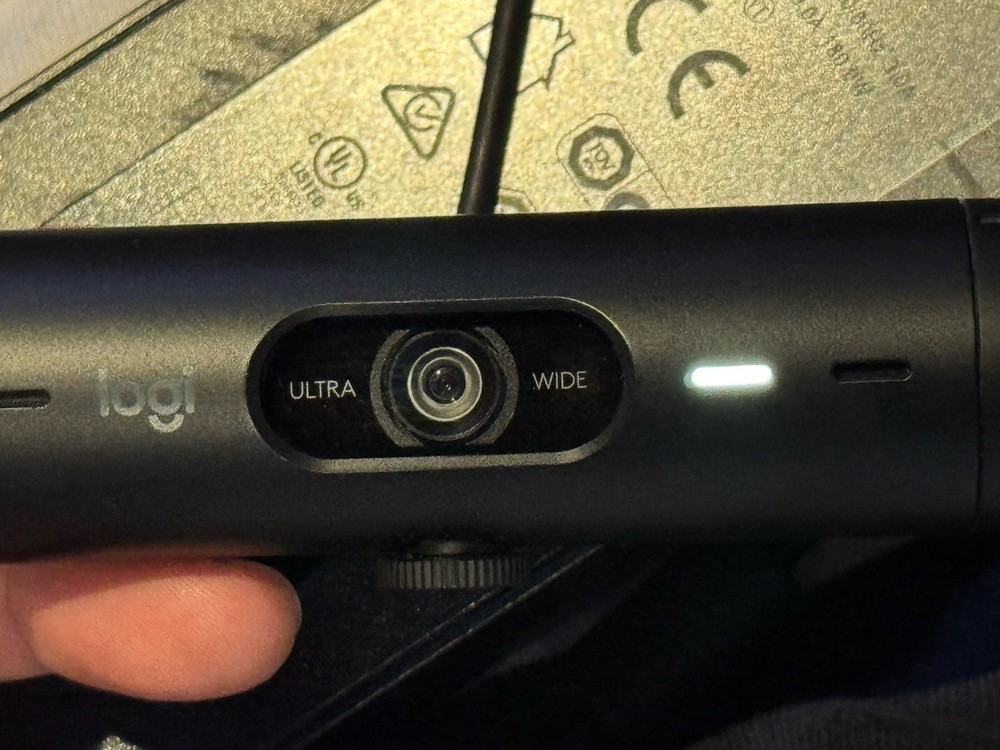 Logitech Brio 501 Full HD Webcam with Auto Light *Missing Side Cover & Stand*