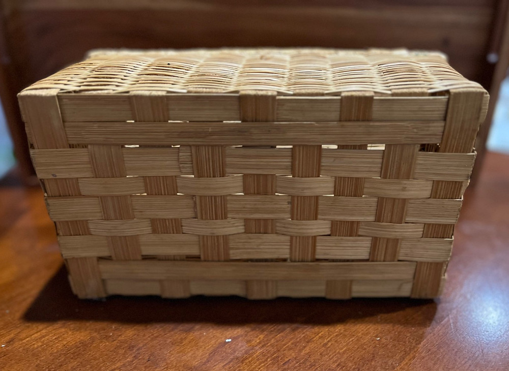 Vintage Wicker Storage Basket with Hinged Lid – Rectangular Organizer 10x5.5x5