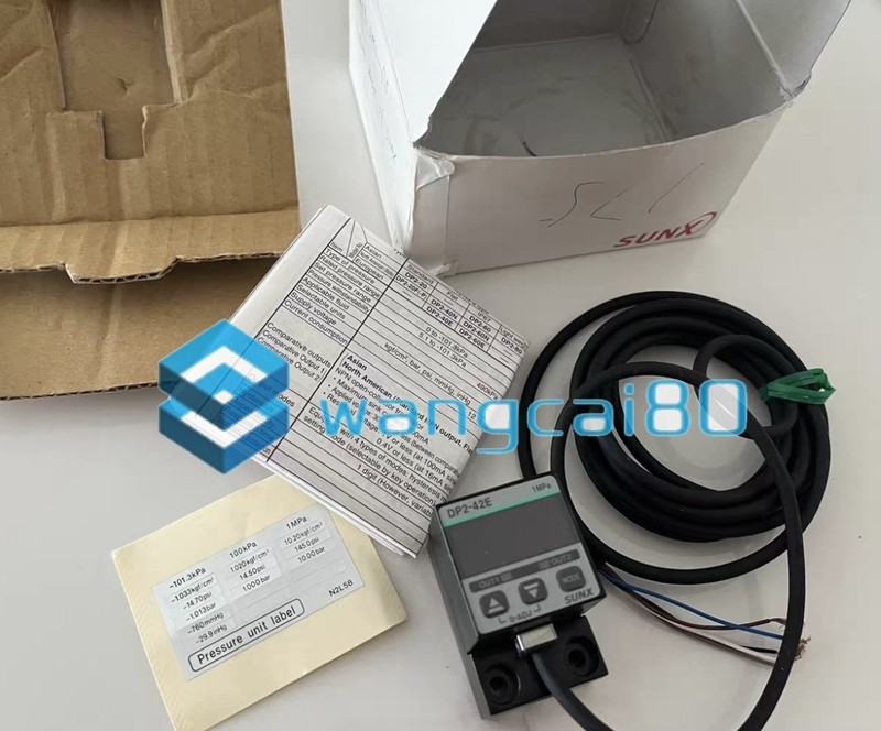 1PCS New Pressure Sensor DP2-42E